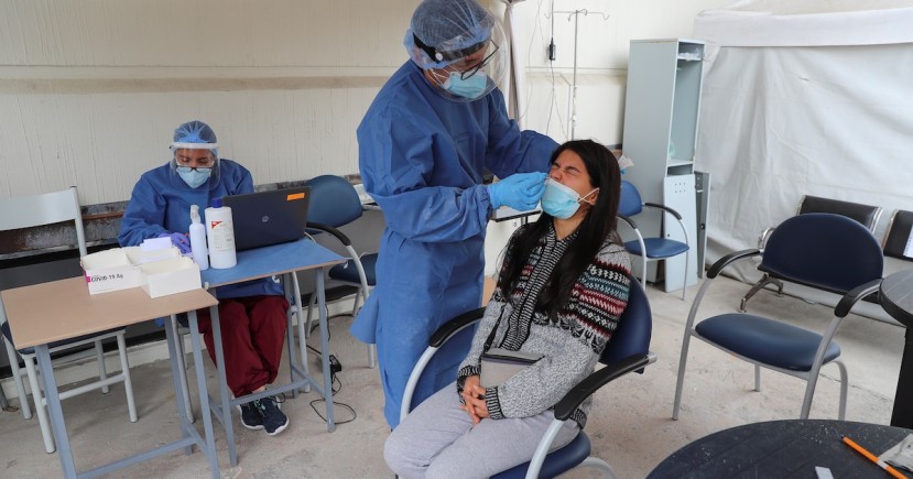 Ecuador suma 1.697 nuevos contagios de covid-19 y acumula 545.800 casos / Foto: EFE 