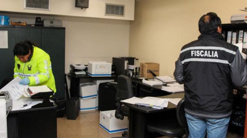 En mayo pasado, agentes allanaron las oficinas de Pamela Martínez, una de las procesadas en el caso Sobornos. Foto: El Comercio En mayo pasado, agentes allanaron las oficinas de Pamela Martínez, una de las procesadas en el caso Sobornos. Foto: El Comercio