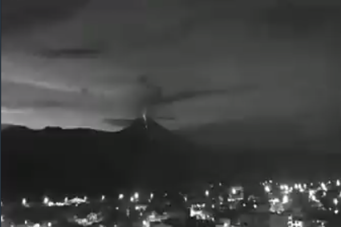 El volcán Sangay, situado en una estribación andina del centro-este de Ecuador y que está entre los más activos del país.