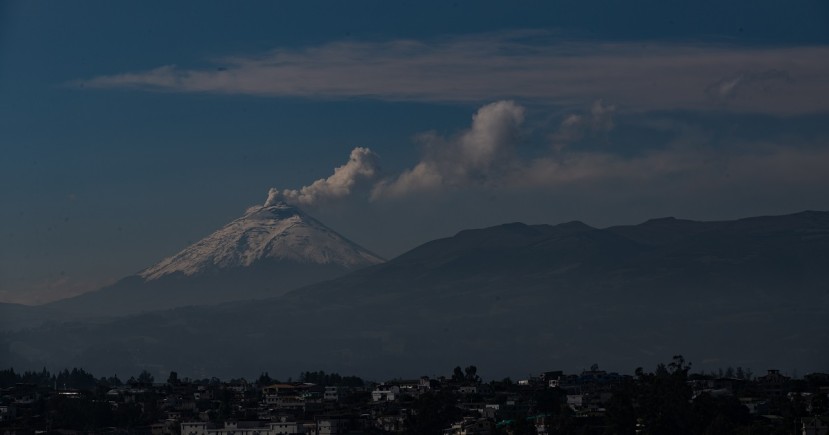 La ceniza cayó en los cantones Quito, Mejía y Rumiñahui de la provincia andina de Pichincha, cuya capital es Quito / Foto: EFE La ceniza cayó en los cantones Quito, Mejía y Rumiñahui de la provincia andina de Pichincha, cuya capital es Quito / Foto: EFE