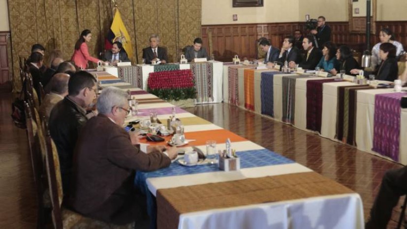 Prensa. El presidente Lenín Moreno junto con algunos de sus ministros, ayer en Carondelet. Foto: Expreso