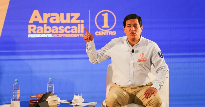 Andrés Arauz pide vigilancia internacional tras retraso en aprobación. Foto: EFE Andrés Arauz pide vigilancia internacional tras retraso en aprobación. Foto: EFE