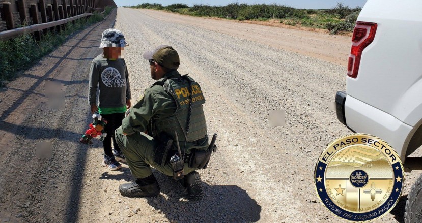 Es un menor que ha cruzado la frontera en manos de los traficantes de personas. Lo abandonaron a su suerte y pudo ser rescatado por la patrulla fronteriza de Estados Unidos, dijo viceministra de Movilidad Humana / Foto: cortesía departamento de Salud de EE.UU. Es un menor que ha cruzado la frontera en manos de los traficantes de personas. Lo abandonaron a su suerte y pudo ser rescatado por la patrulla fronteriza de Estados Unidos, dijo viceministra de Movilidad Humana / Foto: cortesía departamento de Salud de EE.UU.