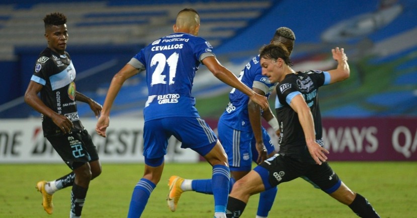 Emelec venció a Macará y avanzó a la fase de grupos de la Sudamericana / Foto: EFE Emelec venció a Macará y avanzó a la fase de grupos de la Sudamericana / Foto: EFE