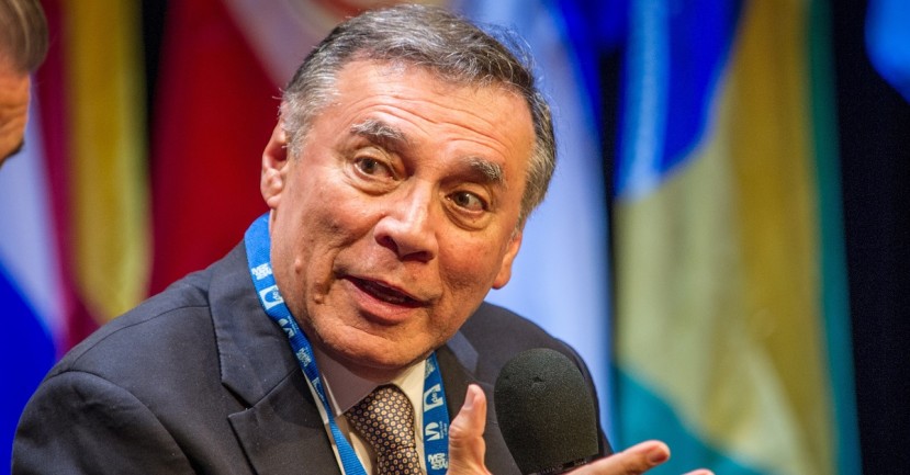 Jamil Mahuad presenta su libro Así dolarizamos al Ecuador, 21 años después / Foto: EFE Jamil Mahuad presenta su libro Así dolarizamos al Ecuador, 21 años después / Foto: EFE