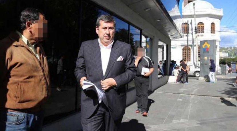 Gustavo García, abogado de la exasesora de Rafael Correa Pamela M., llegó a la Unidad de Flagrancias en Quito, este domingo 5 de mayo del 2019. Foto: El Comercio