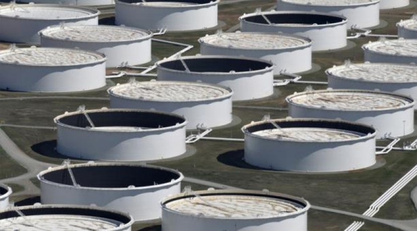 Los tanques de almacenamiento de petróleo crudo se ven desde arriba en el centro de petróleo de Cushing, Oklahoma, 24 de marzo de 2016. Foto: Reuters
