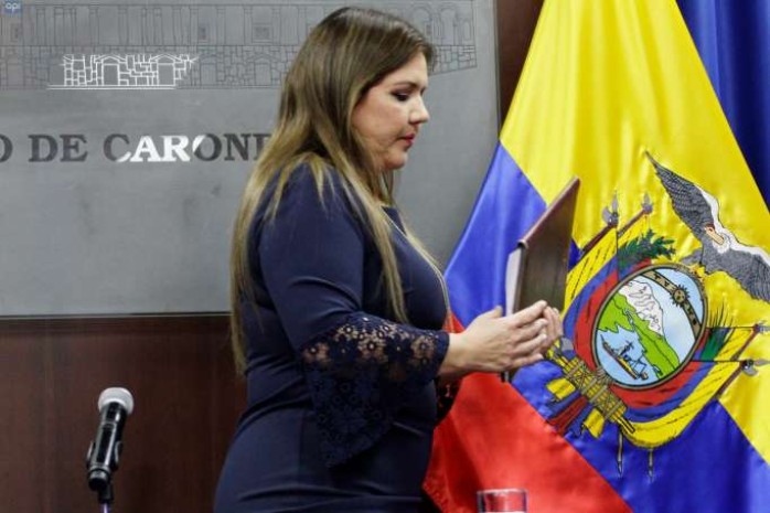 SILENCIO. La vicepresidenta, María Alejandra Vicuña, decidió ayer no decir nada sobre la denuncia en su contra. Foto: La Hora