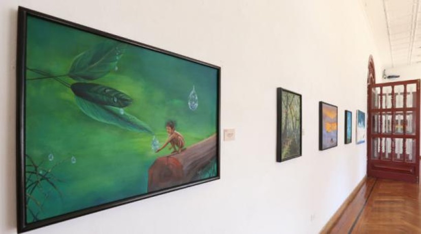 Los nombres de las pinturas: ‘Dolor e impotencia’, ‘Sombra’, ‘Viaje sin futuro’, ‘Lágrimas de sangre’ y otros buscan apelar a la sensibilidad de los visitantes. Foto: El Comercio