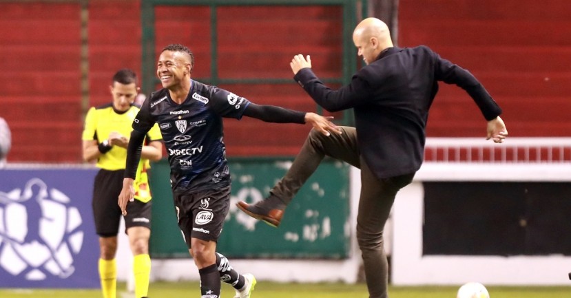 Cuatro equipos luchan por un billete a la final / Foto: EFE Cuatro equipos luchan por un billete a la final / Foto: EFE