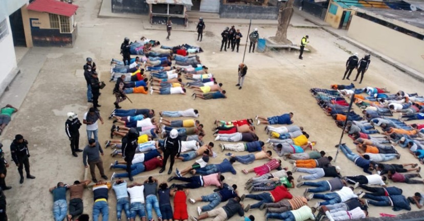 Un preso fallecido y tres heridos deja un enfrentamiento en cárcel de Loja / Foto: cortesía Policía Nacional Un preso fallecido y tres heridos deja un enfrentamiento en cárcel de Loja / Foto: cortesía Policía Nacional