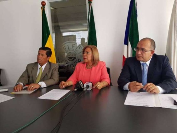 Pronunciamiento. Autoridades de la Mancomunidad del Norte del Ecuador en la rueda de prensa en la que informaron sobre el contenido de las resoluciones. Foto: La Hora