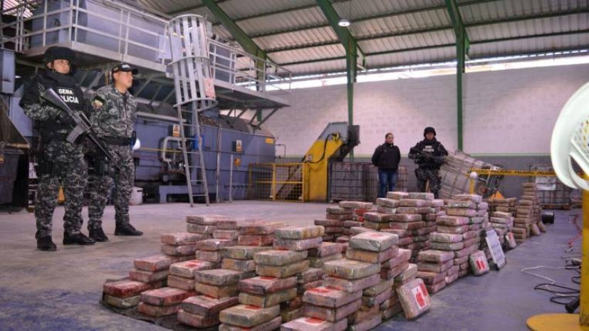 En los últimos meses la Policía y Fuerzas Armadas incrementaron la captura de droga guardada en caletas y el decomiso de precursores químicos para la refinación del alcaloide. Foto: Expreso En los últimos meses la Policía y Fuerzas Armadas incrementaron la captura de droga guardada en caletas y el decomiso de precursores químicos para la refinación del alcaloide. Foto: Expreso