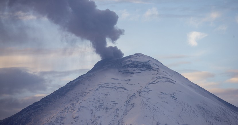 La emisión de gases y ceniza del Cotopaxi es “continua” / Foto: EFE La emisión de gases y ceniza del Cotopaxi es “continua” / Foto: EFE