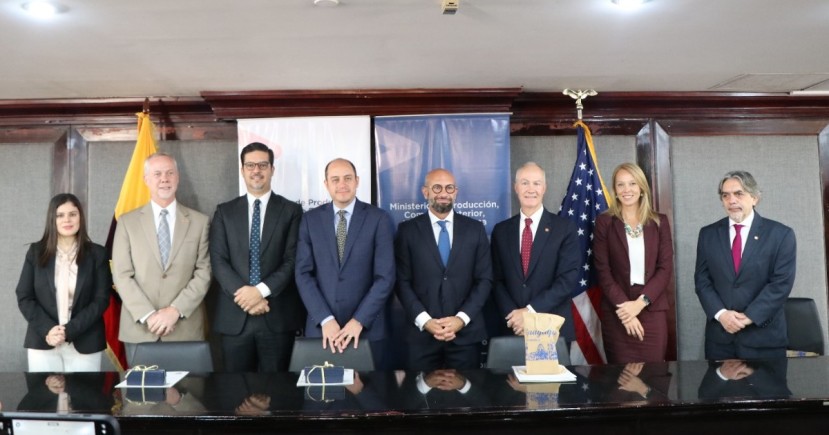 El sector camaronero cerró el 2021 con una cifra mayor a los USD 5.300 millones en exportaciones, casi 40% más que el 2020 / Foto: cortesía Ministerio de Producción El sector camaronero cerró el 2021 con una cifra mayor a los USD 5.300 millones en exportaciones, casi 40% más que el 2020 / Foto: cortesía Ministerio de Producción