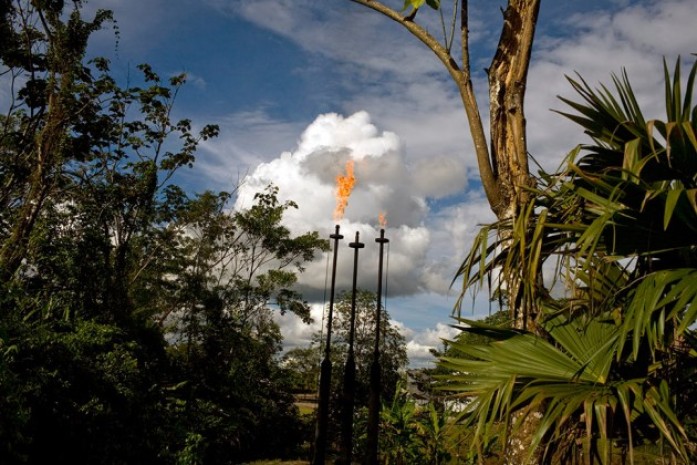 Chevron sostiene que no es responsable por la contaminación de la que se acusa a la compañía. Chevron sostiene que no es responsable por la contaminación de la que se acusa a la compañía.
