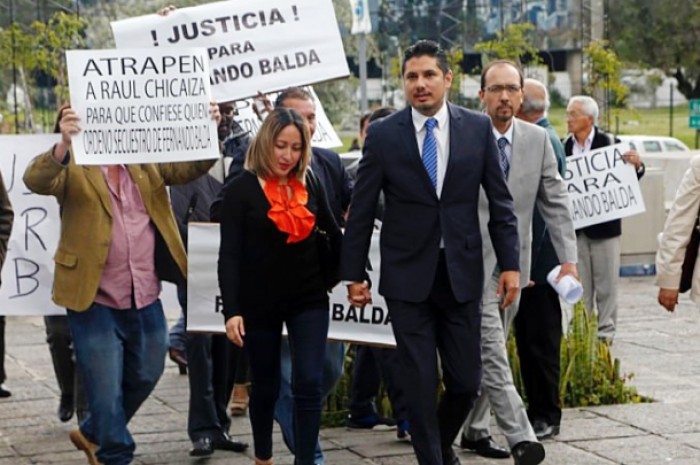 El opositor a Correa, Fernando Balda, ha demandado a los policías ecuatorianos que coordinaron su secuestro en Bogotá, donde se había refugiado de la persecusión judicial del correato. Foto: Plan V El opositor a Correa, Fernando Balda, ha demandado a los policías ecuatorianos que coordinaron su secuestro en Bogotá, donde se había refugiado de la persecusión judicial del correato. Foto: Plan V