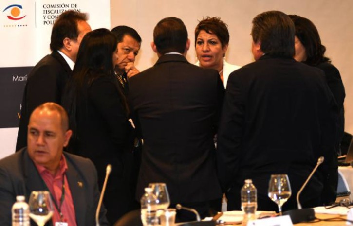 La sesión de la Comisión de Fiscalización duró más de cuatro horas; citó a las partes para que presenten pruebas. Foto: El Universo