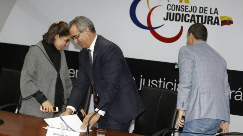 Gustavo Jalkh ha mostrado inquietud sobre ambos procesos. Foto: Expreso