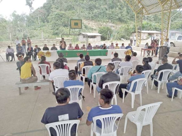 APOYO. Autoridades entregaron la ayuda humanitaria a los líderes de las comunidades Shuar. Foto: La Hora APOYO. Autoridades entregaron la ayuda humanitaria a los líderes de las comunidades Shuar. Foto: La Hora