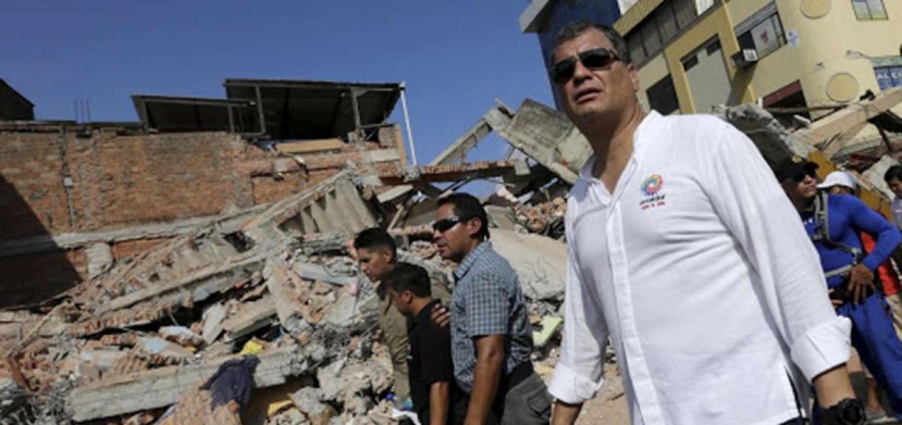 El expresidente Rafael Correa recorre la zona de desastre en Manabí. Según el Consejo de Participación Ciudadana, hubo desvíos en el dinero que manejó el Comité de Reconstrucción. El expresidente Rafael Correa recorre la zona de desastre en Manabí. Según el Consejo de Participación Ciudadana, hubo desvíos en el dinero que manejó el Comité de Reconstrucción.
