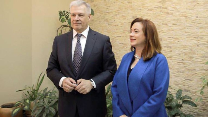 erguey Dankvert y María Fernanda Espinosa revisaron, la semana pasada, la cooperación rusa. Foto: Expreso erguey Dankvert y María Fernanda Espinosa revisaron, la semana pasada, la cooperación rusa. Foto: Expreso