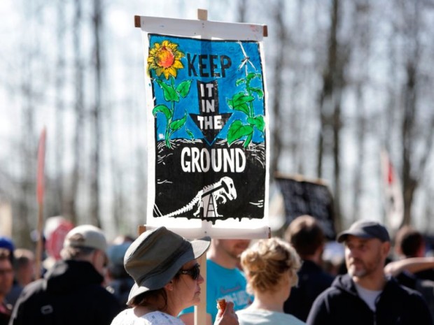 Mientras que los fondos siguen circulando para bloquear el sector de recursos de Canadá, la inversión extranjera en nuestras industrias de recursos naturales está peor que nunca. Foto: Financial Post Mientras que los fondos siguen circulando para bloquear el sector de recursos de Canadá, la inversión extranjera en nuestras industrias de recursos naturales está peor que nunca. Foto: Financial Post