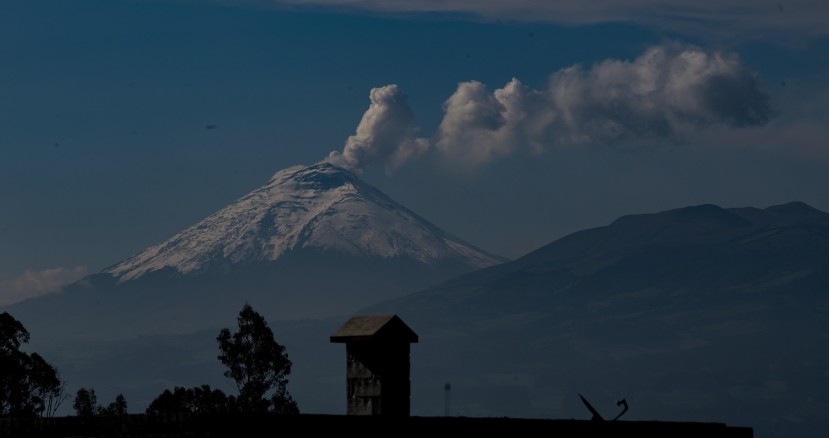 El IG se encuentra realizando un seguimiento a la evolución del volcán y recomendó a la población tomar las medidas pertinentes y recibir la información de fuentes oficiales / Foto: EFE