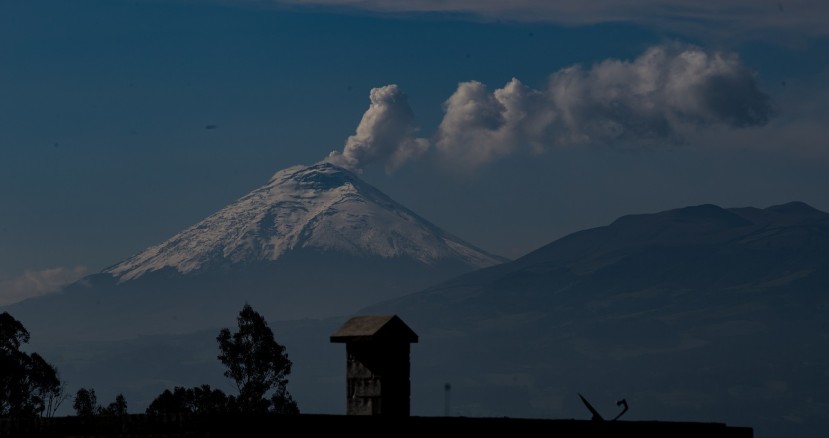 El IG se encuentra realizando un seguimiento a la evolución del volcán y recomendó a la población tomar las medidas pertinentes y recibir la información de fuentes oficiales / Foto: EFE El IG se encuentra realizando un seguimiento a la evolución del volcán y recomendó a la población tomar las medidas pertinentes y recibir la información de fuentes oficiales / Foto: EFE
