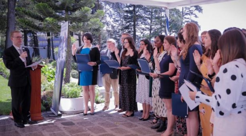 Durante la ceremonia de toma de juramento de los 41 jóvenes se firmó un convenio entre esa agencia de Estados Unidos y la Secretaría Técnica del plan Toda Una Vida. Foto: El Comercio Durante la ceremonia de toma de juramento de los 41 jóvenes se firmó un convenio entre esa agencia de Estados Unidos y la Secretaría Técnica del plan Toda Una Vida. Foto: El Comercio
