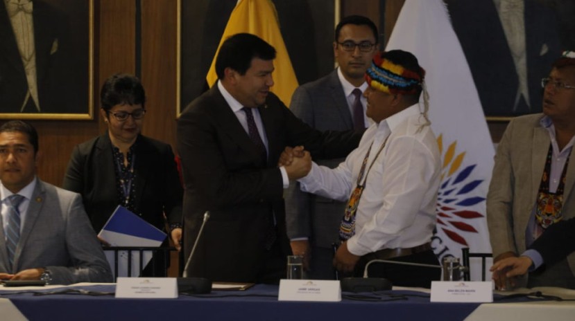 Jaime Vargas presentó en el Legislativo las propuestas económicas de los grupos indígenas. - Foto: API