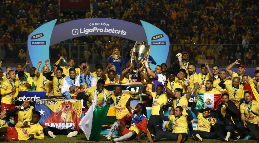 Aucas empató 0-0 con Barcelona en el estadio Gonzalo Pozo Ripalda y dio su primera vuelta olímpica / Foto: EFE Aucas empató 0-0 con Barcelona en el estadio Gonzalo Pozo Ripalda y dio su primera vuelta olímpica / Foto: EFE