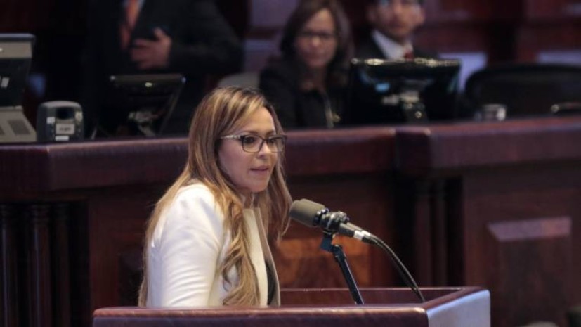 Defensa. La exministra Ledy Zúñiga fue a la Asamblea y aprovechó para responder al informe de la Contraloría. Foto: Expreso Defensa. La exministra Ledy Zúñiga fue a la Asamblea y aprovechó para responder al informe de la Contraloría. Foto: Expreso