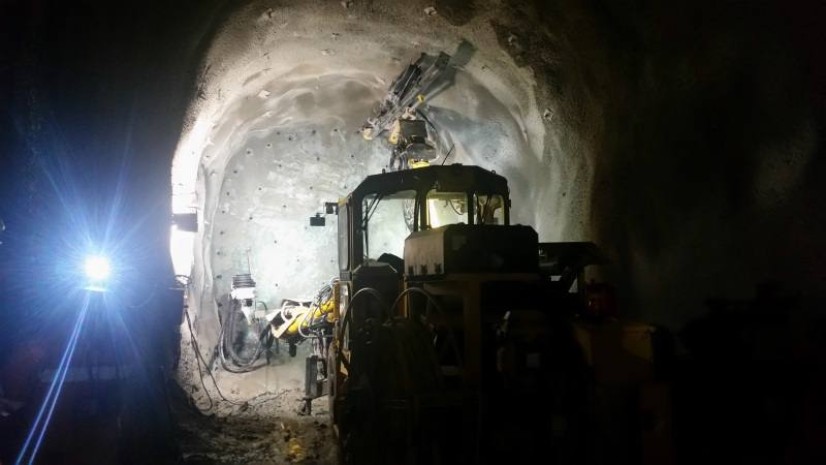 Los dos túneles de acceso a la mina subterránea son parte del proyecto Fruta del Norte. Foto: El Universo