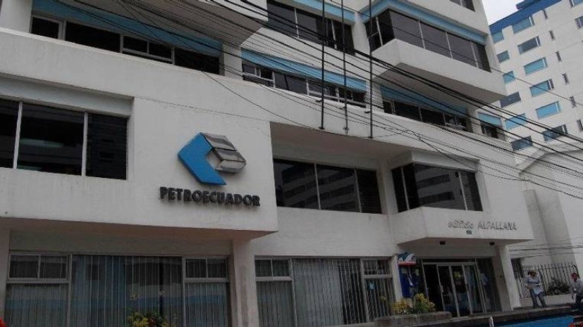 Las dos mayores empresas estatales son otro ejemplo. Petroecuador y Petroamazonas, según dijo el presidente Lenín Moreno, en abril, pasarán a ser una para optimizar sus funciones y ahorrar costos. Foto: Expreso Las dos mayores empresas estatales son otro ejemplo. Petroecuador y Petroamazonas, según dijo el presidente Lenín Moreno, en abril, pasarán a ser una para optimizar sus funciones y ahorrar costos. Foto: Expreso
