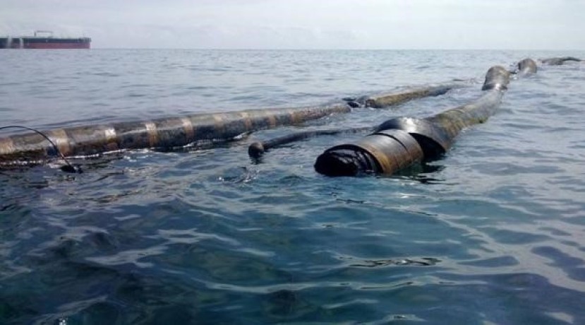 Derrame de crudo frente a las costas de Esmeraldas. Foto: El Comercio