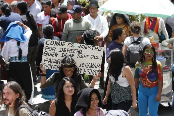 Manifestación. En las afueras de la sede hubo música y consignas Manifestación. En las afueras de la sede hubo música y consignas