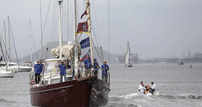 Barco que emula la Vuelta al Mundo de Magallanes-Elcano llega a Galápagos / Foto: EFE Barco que emula la Vuelta al Mundo de Magallanes-Elcano llega a Galápagos / Foto: EFE