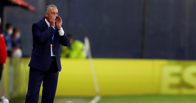 Gustavo Alfaro observa la pretemporada de los equipos / Foto EFE Gustavo Alfaro observa la pretemporada de los equipos / Foto EFE