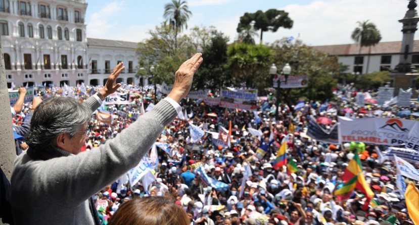 Lasso advierte que empuñará la Constitución para enfrentar a golpistas / Foto: cortesía presidente Lasso Lasso advierte que empuñará la Constitución para enfrentar a golpistas / Foto: cortesía presidente Lasso