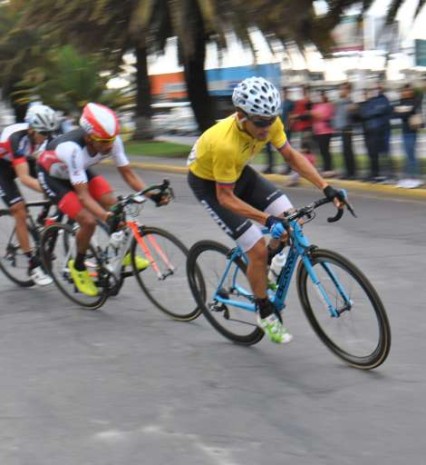 Espectáculo. La Vuelta al Ecuador de este año tiene calificación UCI 2.2, con algunos aspectos reglamentarios que cumplir. La caravana ciclística llegará a Imbabura, pero no a Ibarra. Foto: La Hora