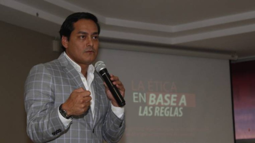 Jorge León, consultor y analista político. “Esto es crónica de una muerte anunciada para Alianza PAÍS, porque no hay un liderazgo que resurja y que levante el partido. Quienes se pintaban de verde ya no están con ellos sino en otra organización”. Foto: Expreso Jorge León, consultor y analista político. “Esto es crónica de una muerte anunciada para Alianza PAÍS, porque no hay un liderazgo que resurja y que levante el partido. Quienes se pintaban de verde ya no están con ellos sino en otra organización”. Foto: Expreso