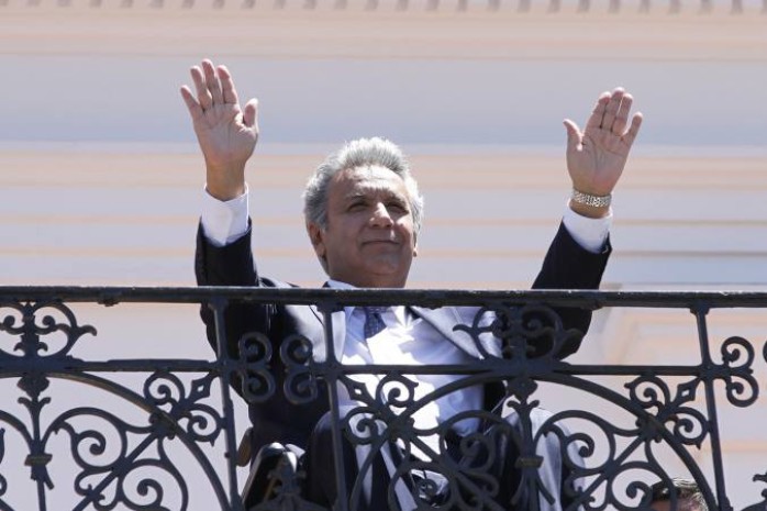 Imagen del presidente de Ecuador, Lenín Moreno, durante el cambio de guardia de los lunes en el Palacio de Carondelet. En su mensaje semanal, Moreno rechazó las muertes ocurridas durante los enfrentamientos entre simpatizantes opositores y grupos armados que respaldan el gobierno del presidente Nicolás Maduro. Foto: El Universo