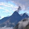 Nueva emisi&oacute;n de ceniza y rocas registra el volc&aacute;n Reventador 