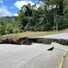 Colapso de puente en Morona Santiago deja sin agua a sector de M&eacute;ndez