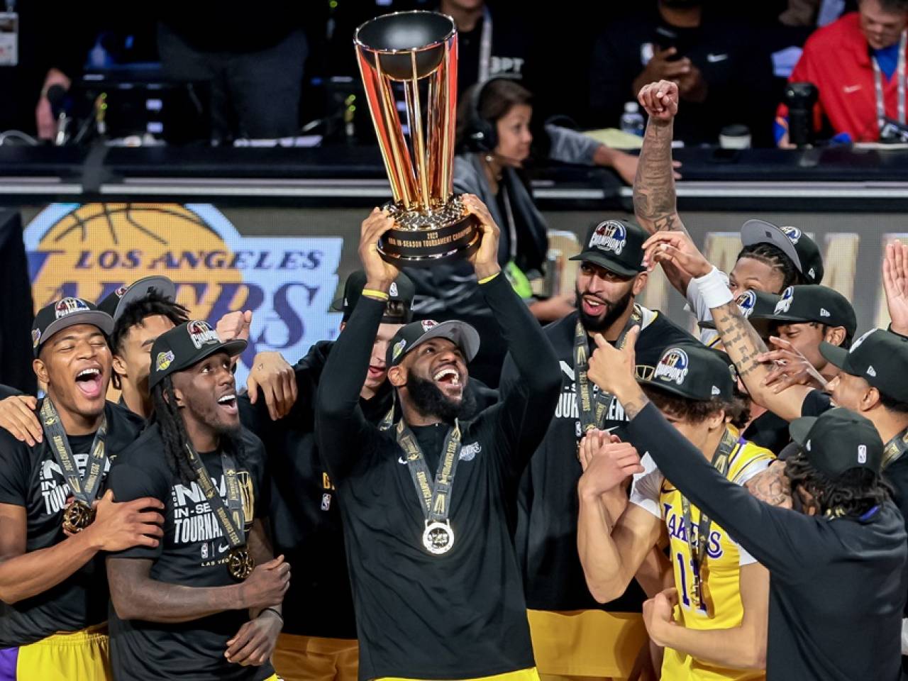 Ultimo anillo de los lakers best sale