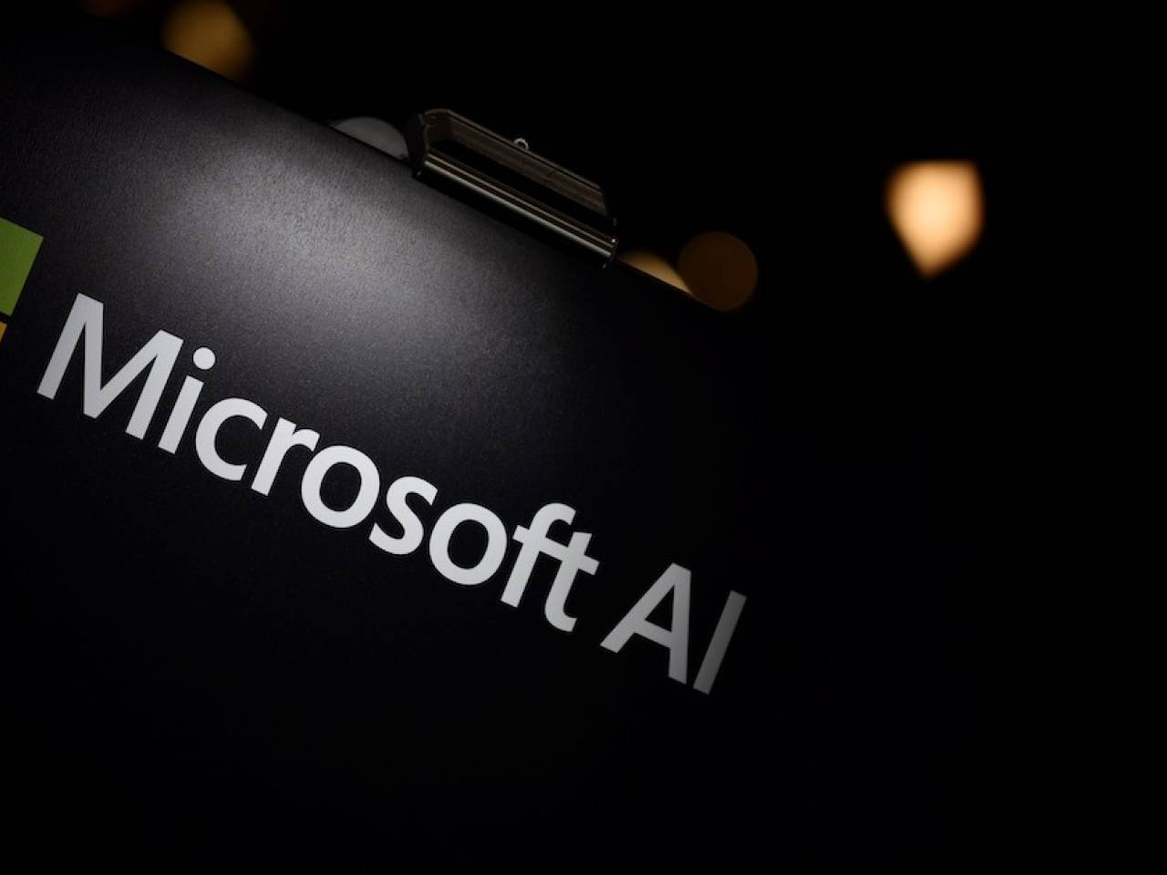 Microsoft invierte miles de millones de dólares en OpenAI