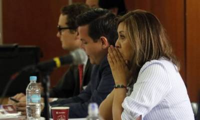 Diligencia. María Augusta Enríquez, excolaboradora de Vinicio Alvarado, estuvo presente en la audiencia de vinculación al caso Sobornos 2012-2016.  Foto: Expreso