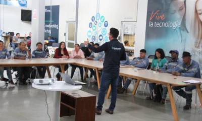  Un funcionario de BanEcuador brinda una charla en el Coworkig Yachay, en una actividad de Siembra EP, el 13 de enero de 2020. - Foto: Siembra EP