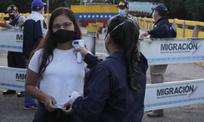 El cierre de pasos fronterizos de Colombia se prolonga hasta junio / Foto EFE